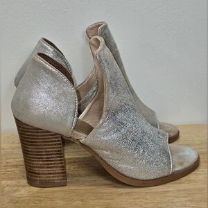 Diba True Ivy Road Metallic Silver Leather Peep Toe Block Heel Women's Sz 8.5